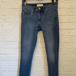Gap True Skinny Denim Jean (25R)